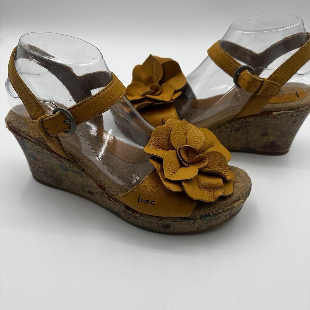 BORN BOC Concept Women's Wedge Mustard Leather Sandals‎ Size 9